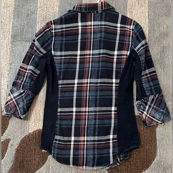 Ci Sono Plaid Collect 3/4 Tabbed Sleeves Button Front Top w Ribbed Side Panels - Picture 7 of 9